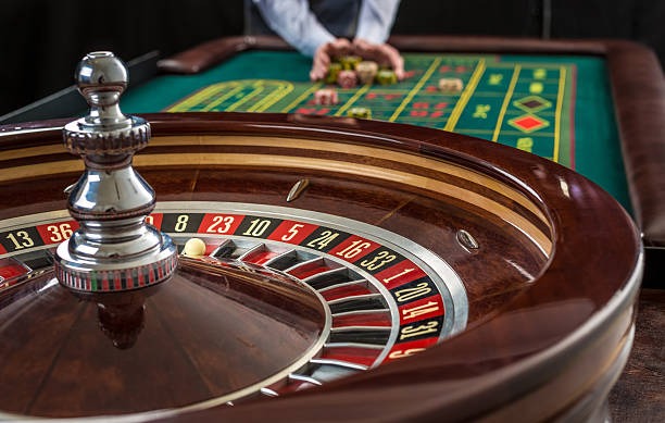Studio live dealer gameguardian menampilkan permainan Dragon Tiger dengan dealer profesional